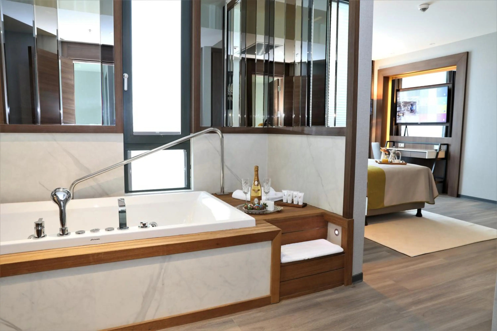 Photo - Limak Skopje Luxury Hotel