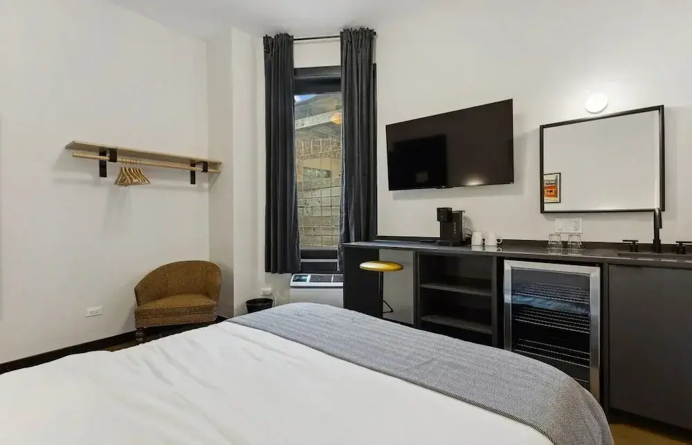 Photo - Logan Square SRO Hotel