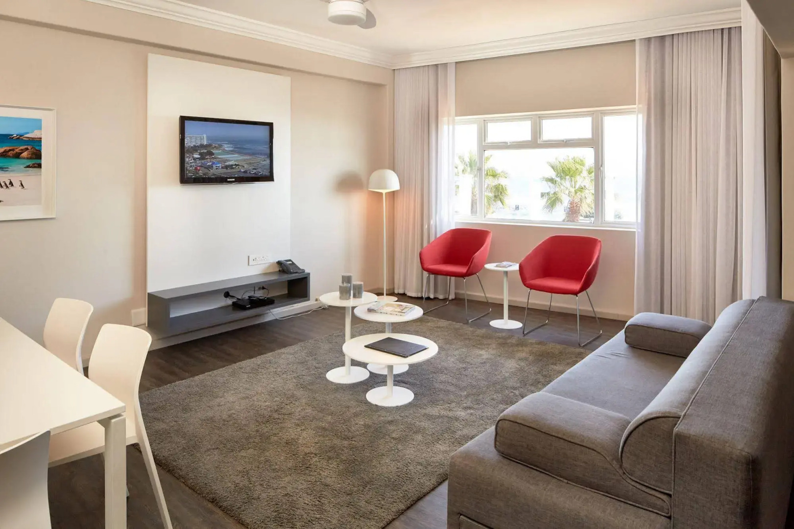 Foto - First Group Riviera Suites