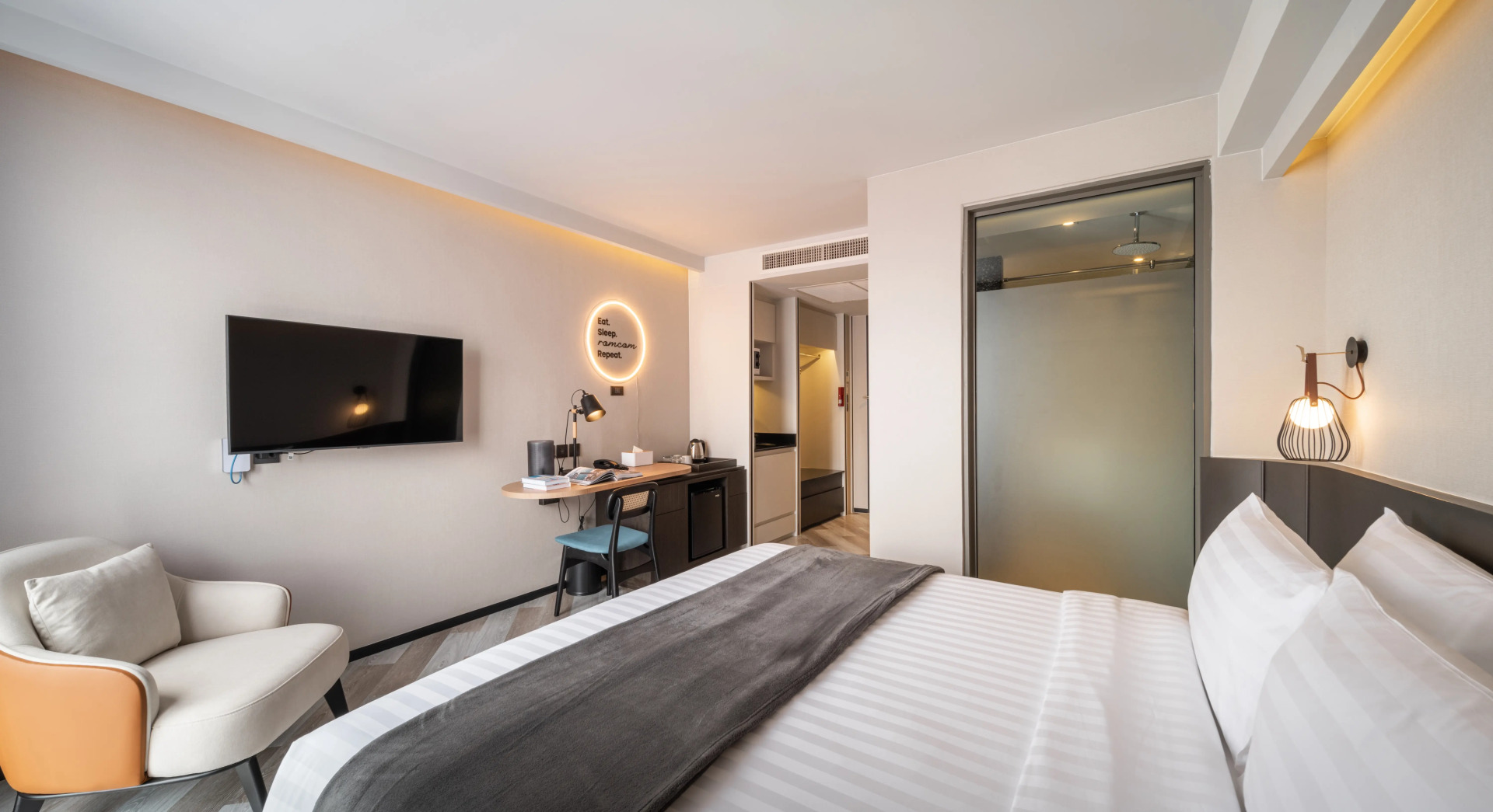 Foto - Seekers Finders Rama IV Hotel SureStay Collection by BW