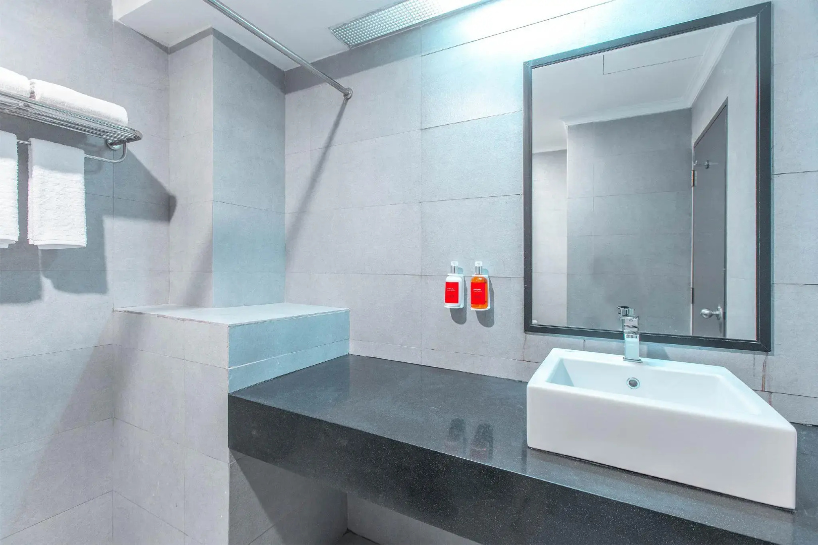 Foto - Super OYO Townhouse 1 Hotel Salemba