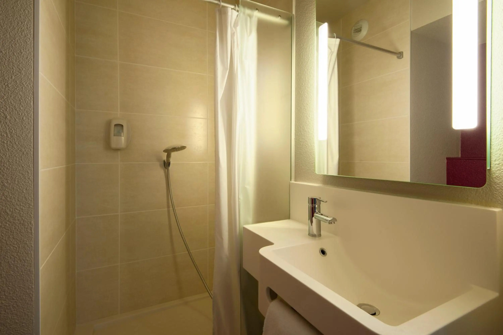 Photo - B&B HOTEL Lyon Caluire Cité Internationale