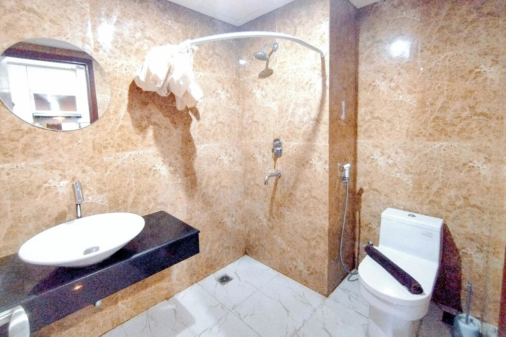 Comfy And Classic Studio At Grand Sungkono Lagoon Apartment