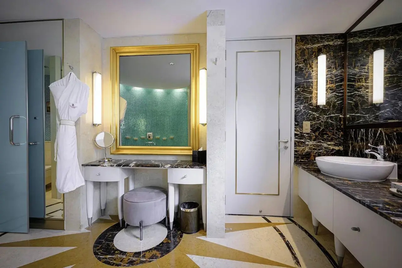 Photo - Resorts World Sentosa - Crockfords Tower