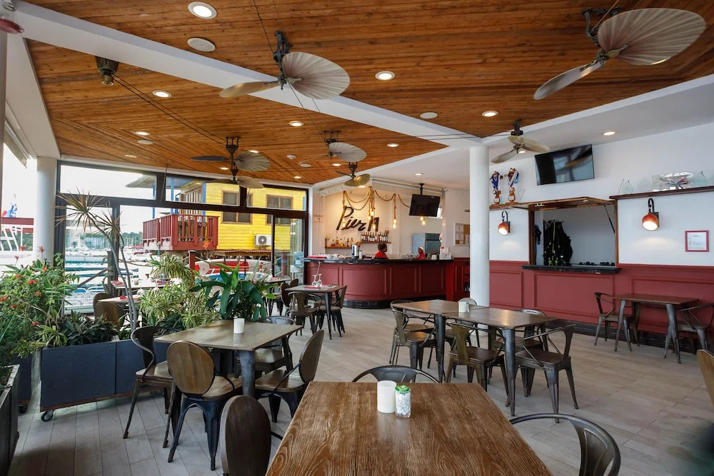 Photo - Divers Paradise Boutique Hotel