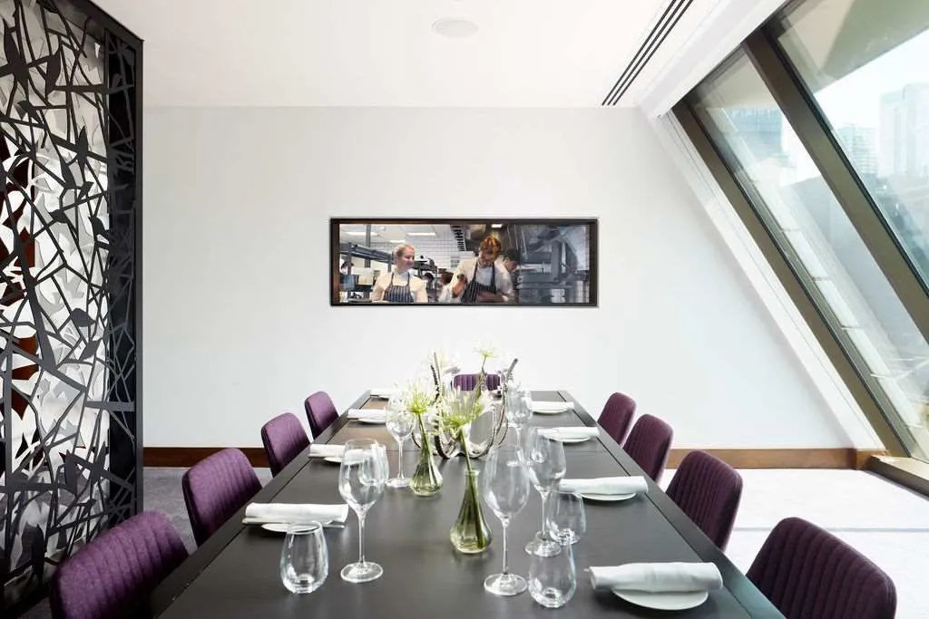 Photo - South Place Hotel