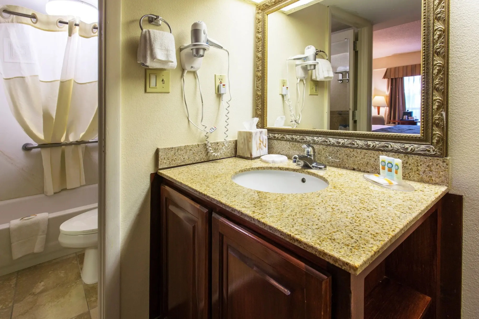 Photo - Quality Inn Savannah Historic District