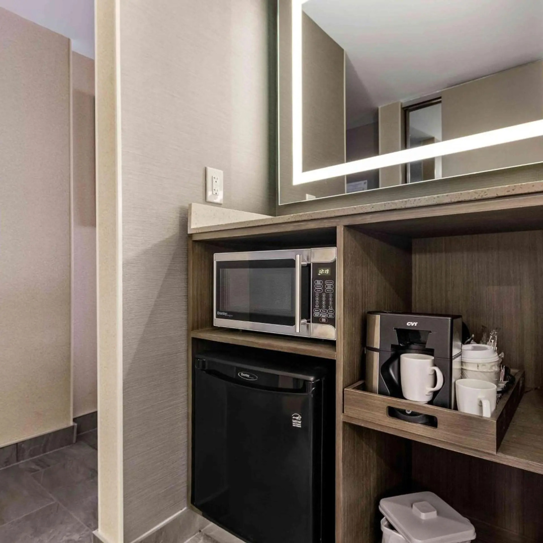 Photo - Best Western Premier Calgary Plaza Hotel & Conference Centre