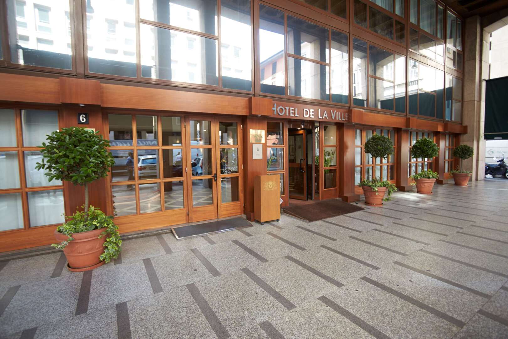 Foto - Sina De La Ville