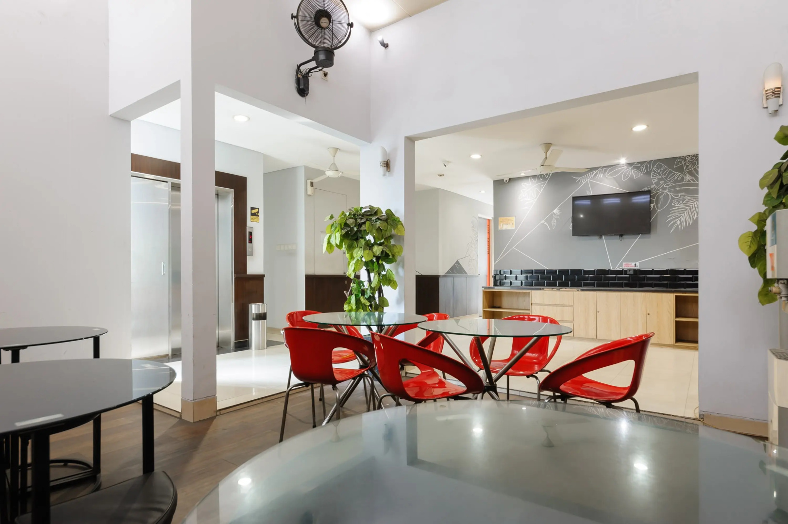 Photo - RedDoorz Plus near Grand Indonesia Jakarta