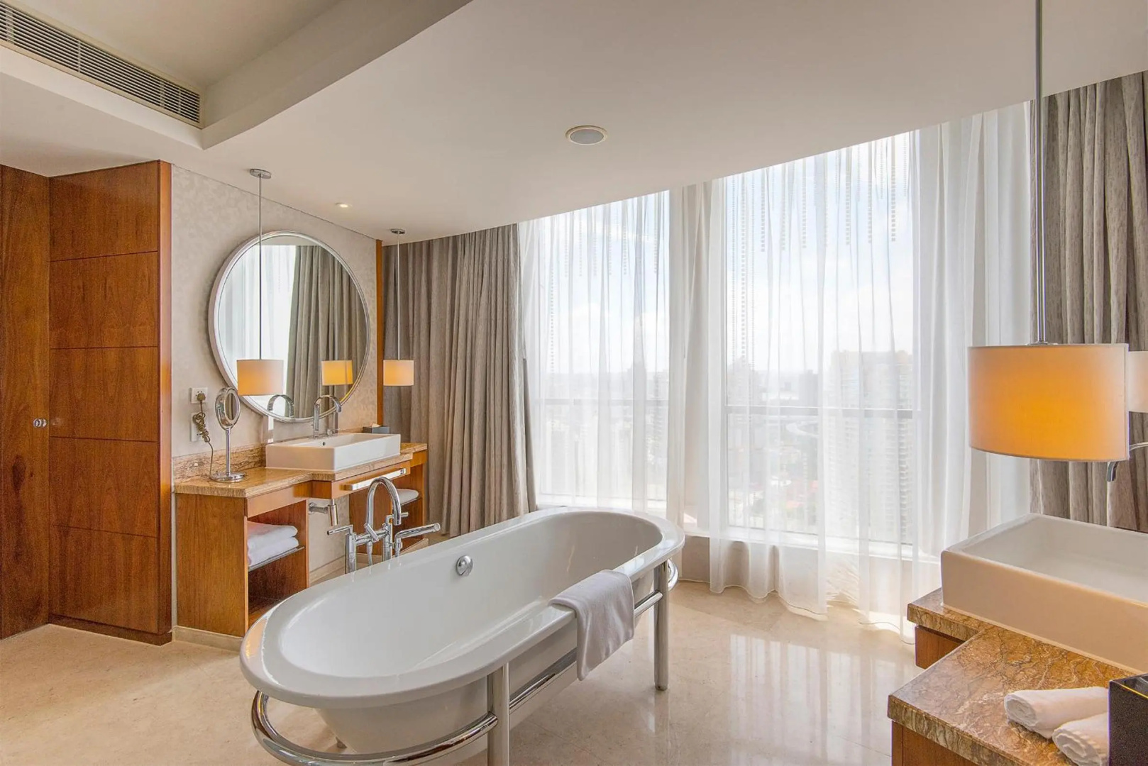 Photo - Sheraton Grand Shanghai Pudong Hotel & Residences