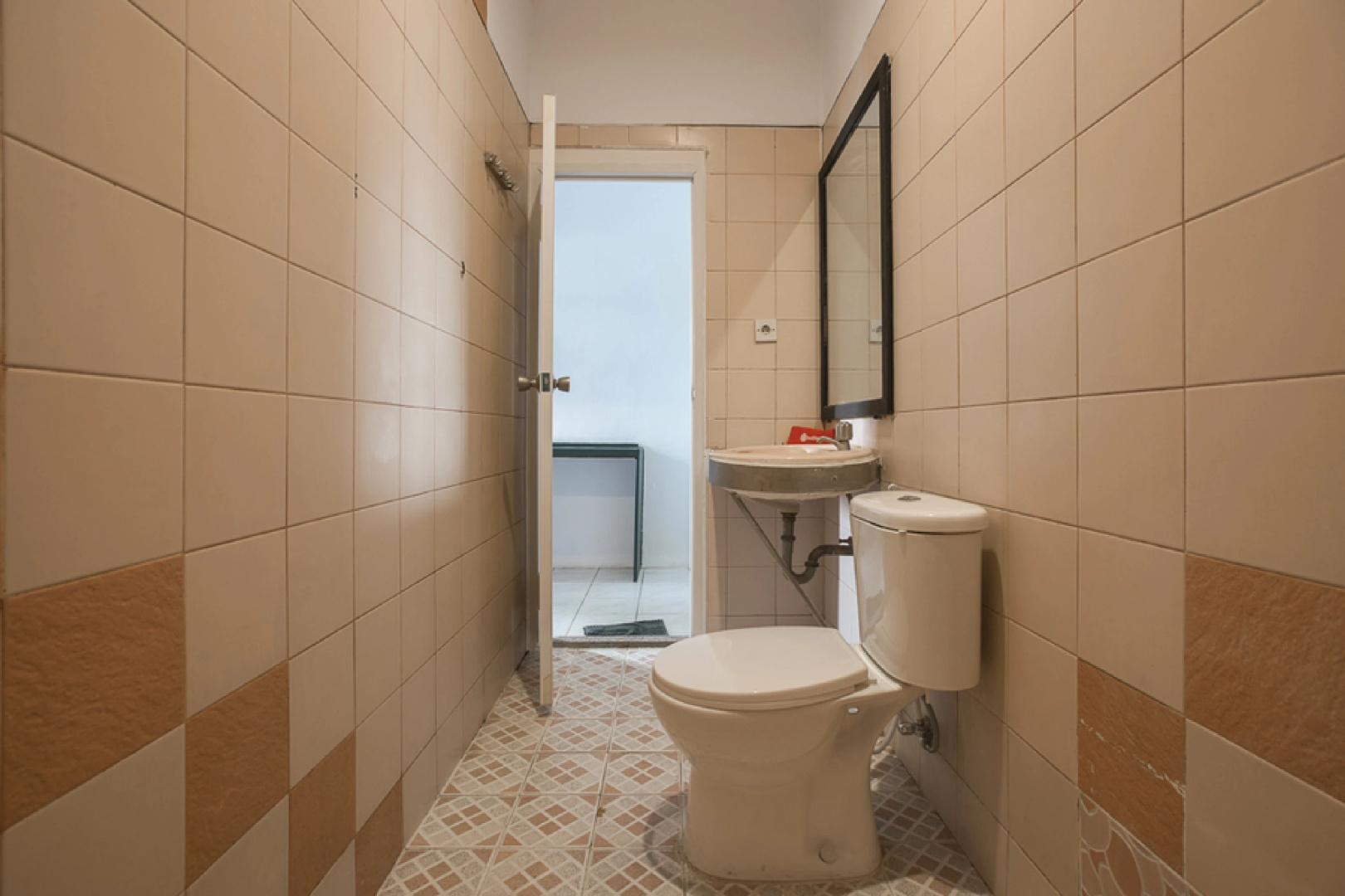 Photo - RedDoorz Plus near Jakarta Kota Station