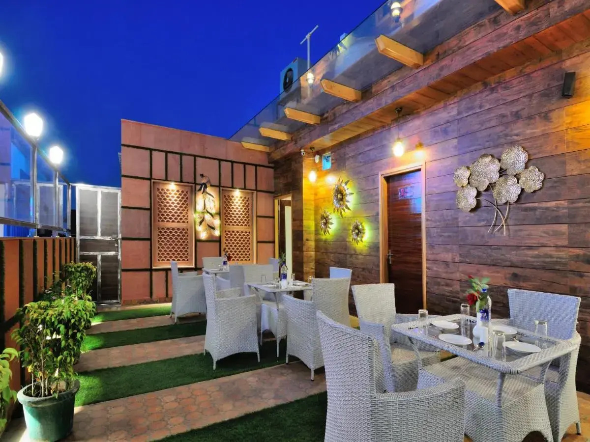 Foto - The Gold Regency - 02 Mins from New Delhi Railway Station
