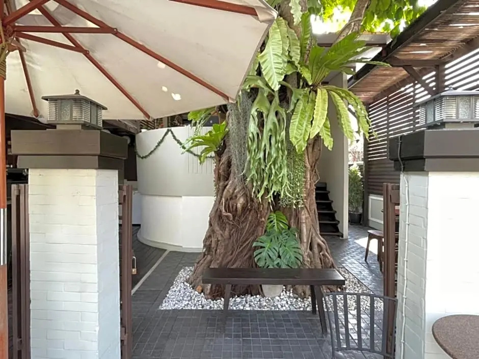 Photo - Rich Lanna House