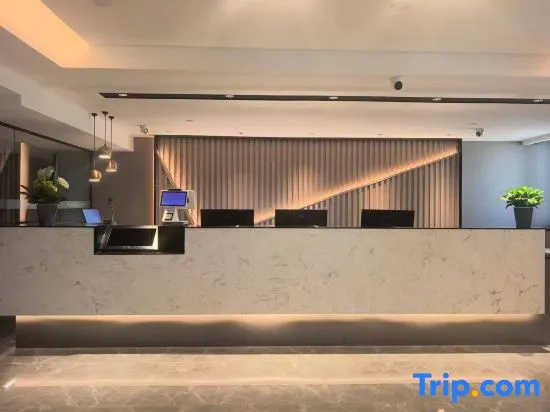 Homeinn Selected Hotel (Urumqi Convention Wuyue Plaza)