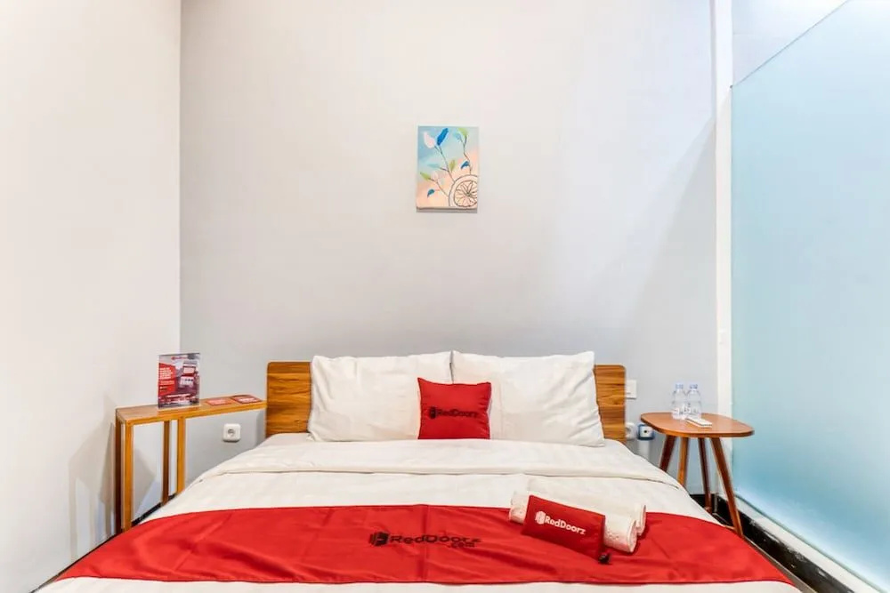 Foto - RedDoorz Plus near Taman Ismail Marzuki