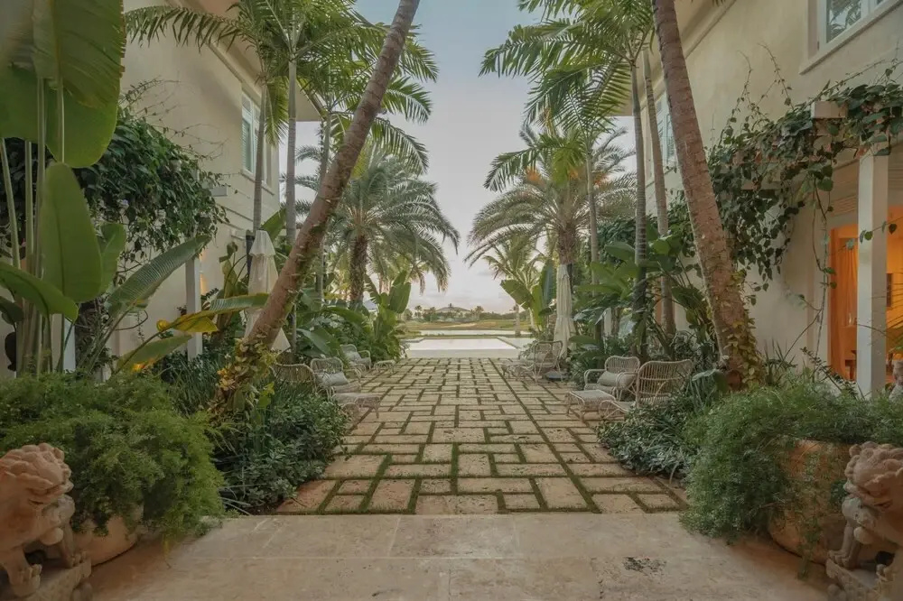 Foto - Unique lake-front 10-bedroom mansion in most luxurious resort of the caribbean