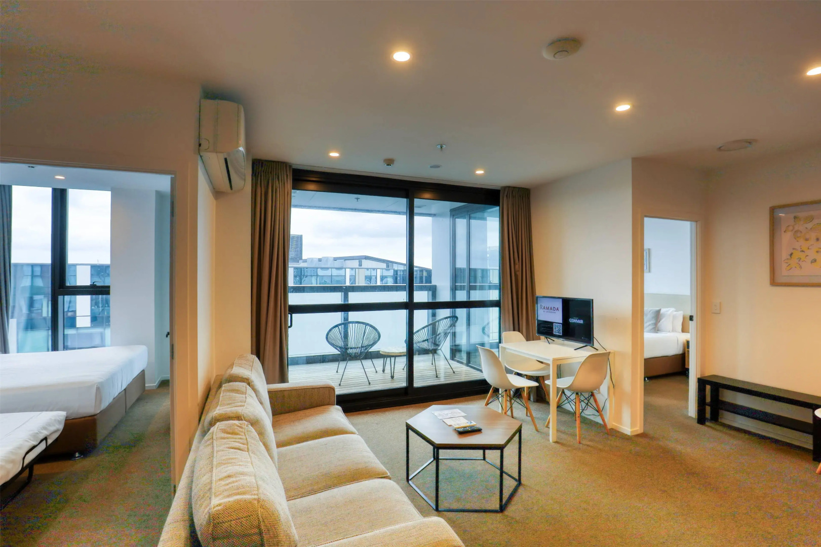 Foto - Ramada Suites By Wyndham Victoria Street West