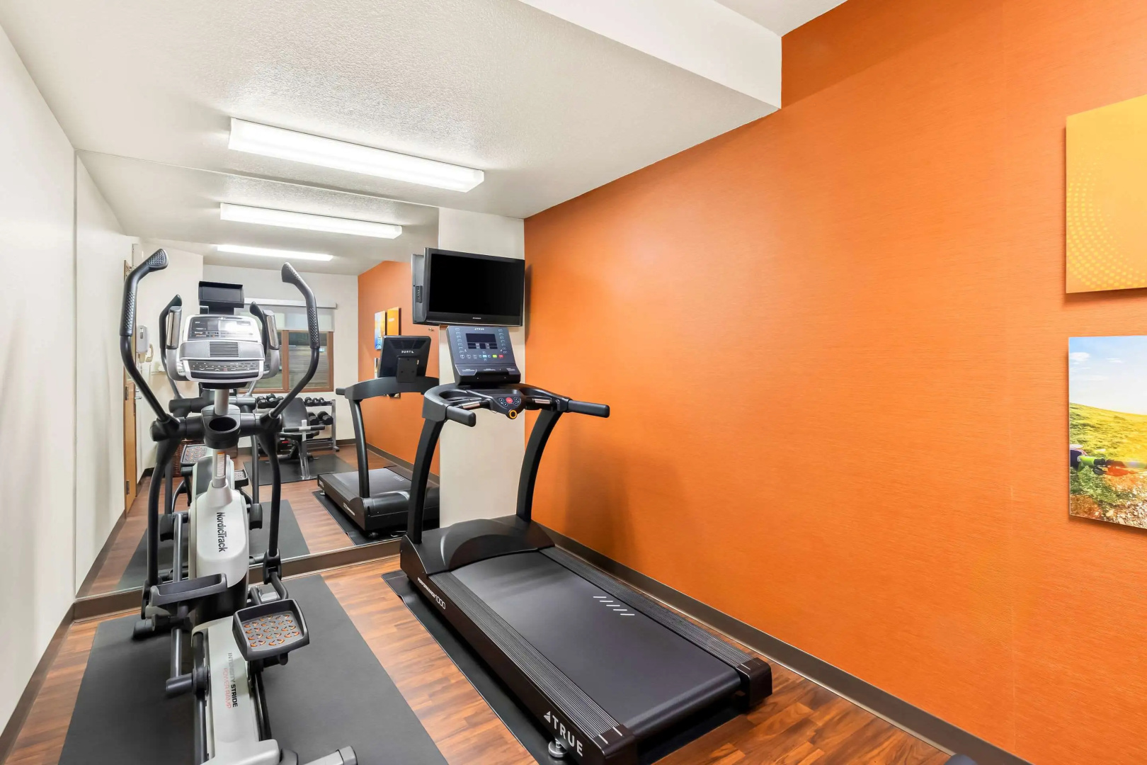 Photo - Comfort Suites Portland Airport