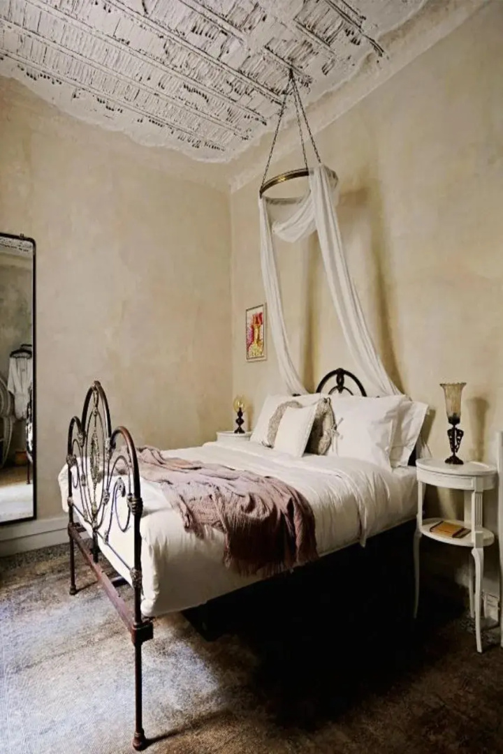 Photo - Shila Athens