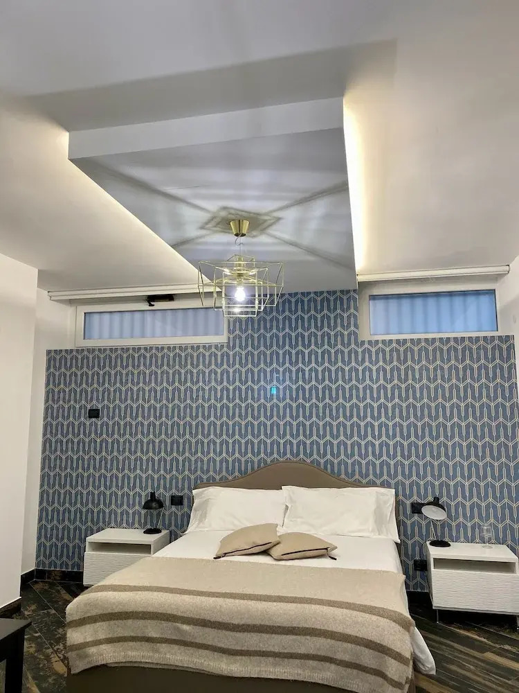 Photo - Gatto Bianco Le Mura