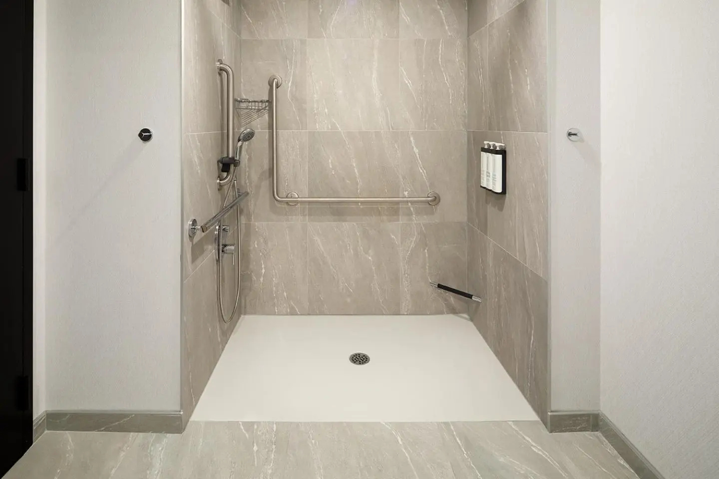 Photo - Hyatt Place Montreal Airport