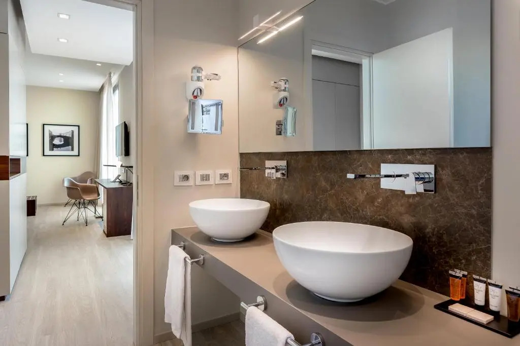 Photo - Hotel Canada