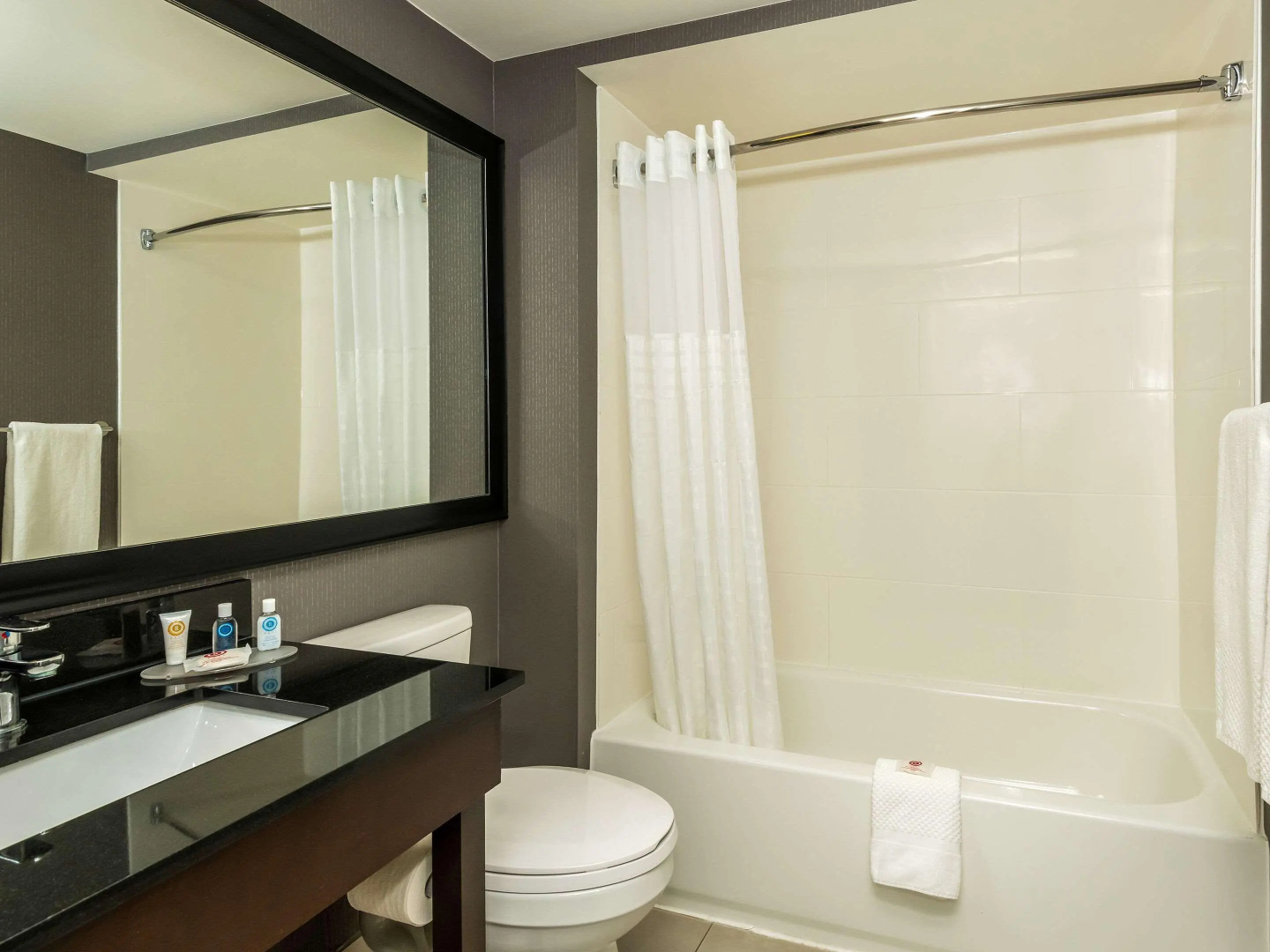 Photo - Comfort Inn Kanata Ottawa West