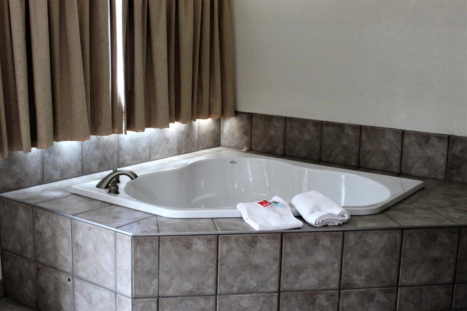 Photo - Econo Lodge Inn & Suites On The River