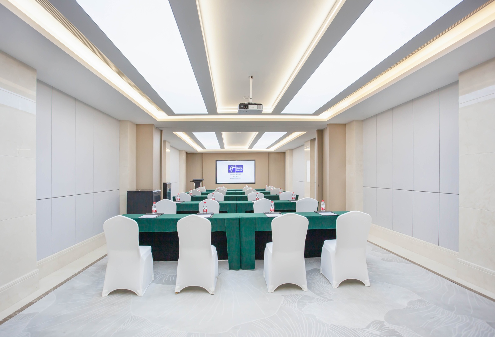Photo - Holiday Inn Express Beijing Downtown by IHG
