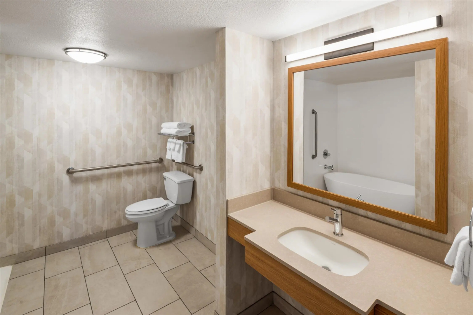 Photo - Hampton Inn & Suites Bremerton