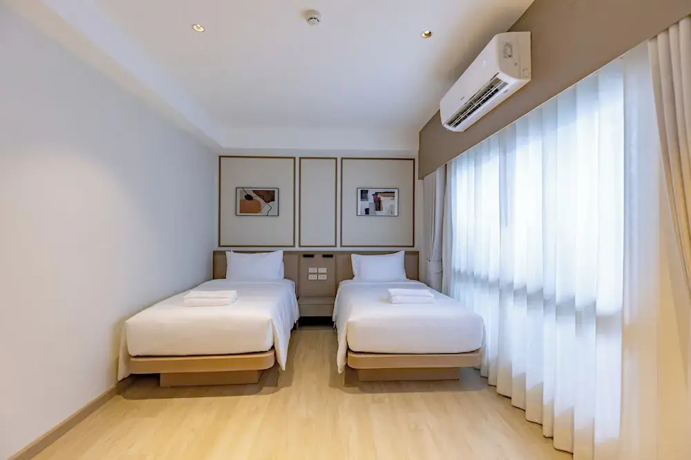 Photo - The Bentley Hotel