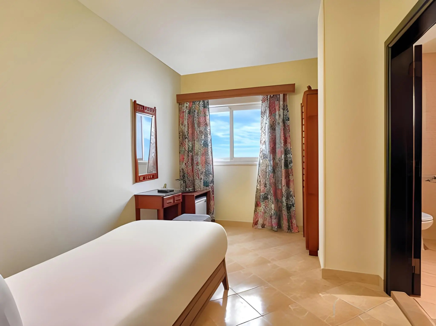 Photo - Golden Carven Hotel