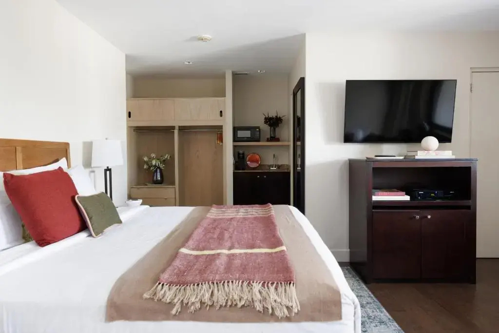 Photo - The Andrew Hotel