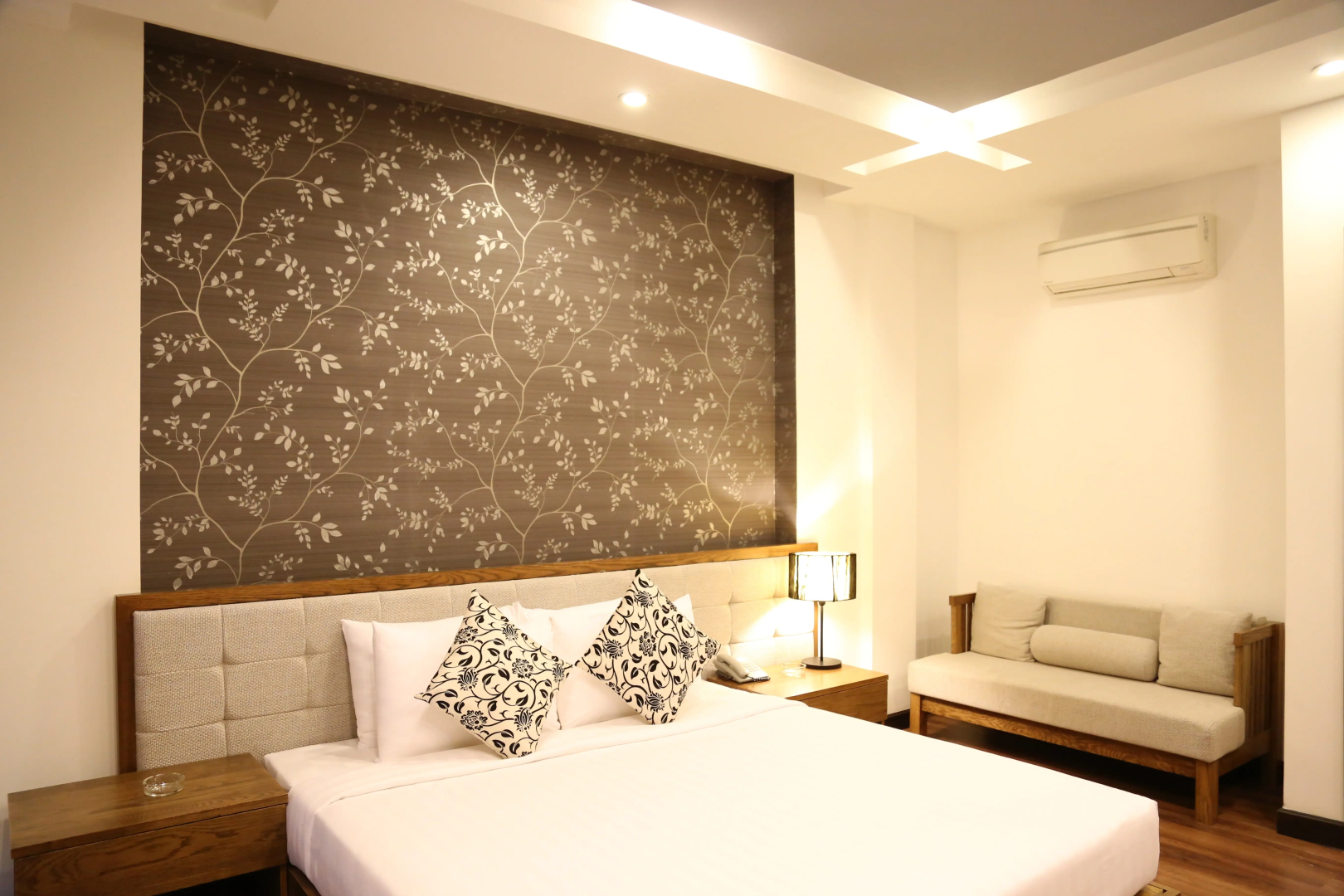 Photo - Valentine Hotel