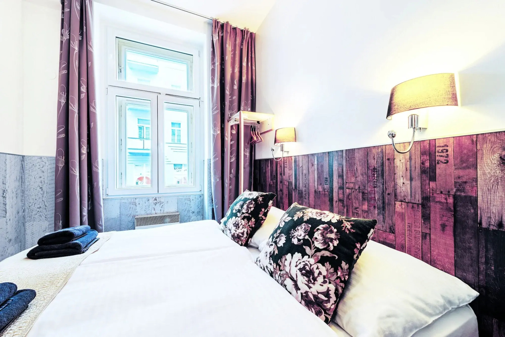 Photo - Royal Court Hotel