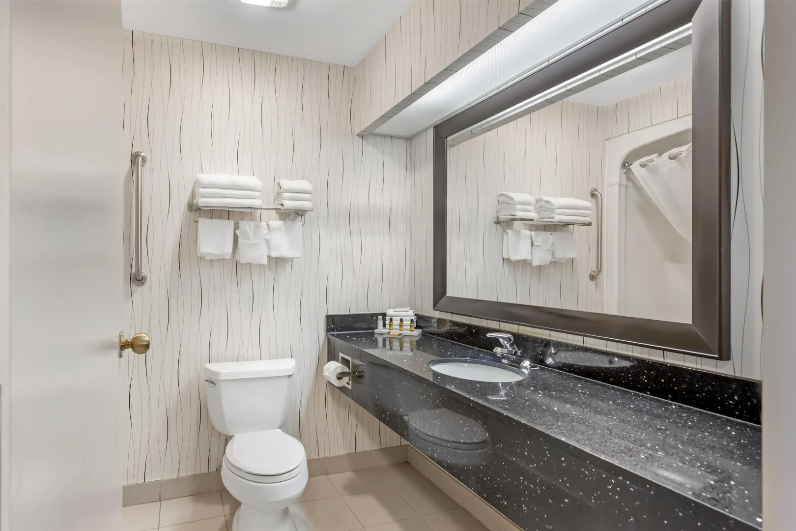 Photo - Best Western Plus Travel Hotel Toronto Airport