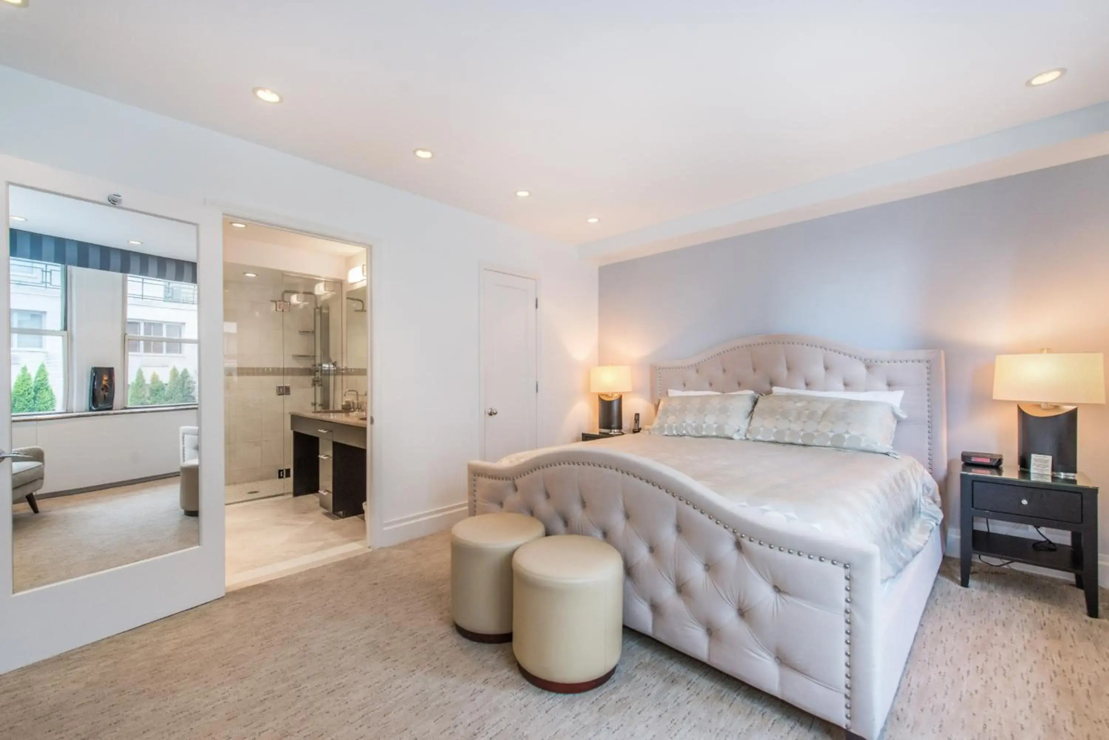 Photo - Lombardy Hotel