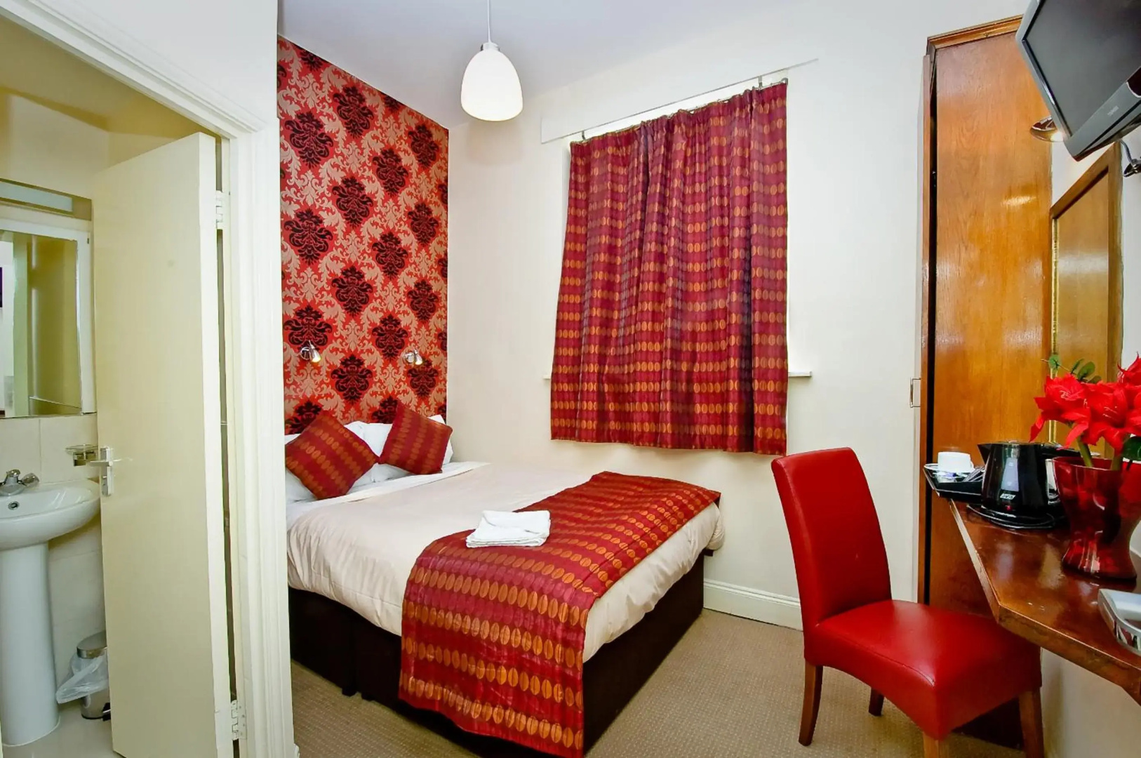 Photo - Leigh House Hotel