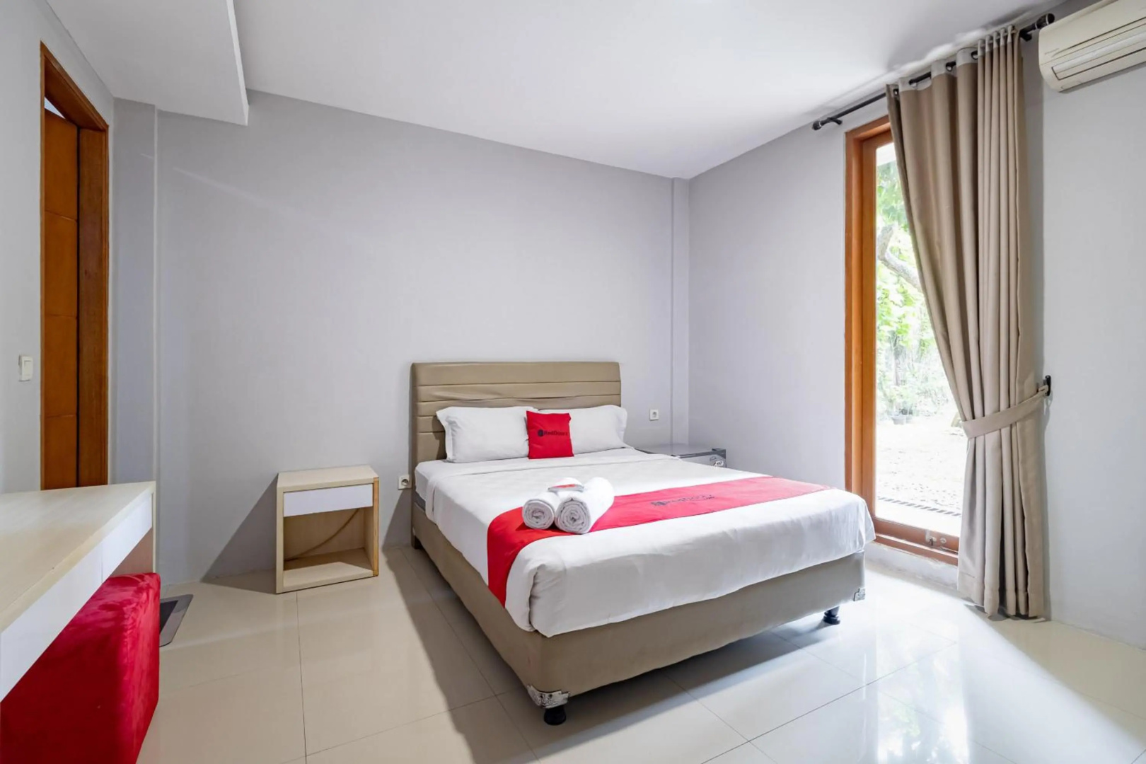 Foto - RedDoorz Plus near Cilandak Town Square 2