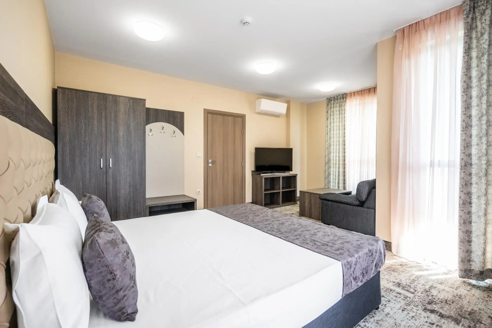 Photo - Plaza Hotel