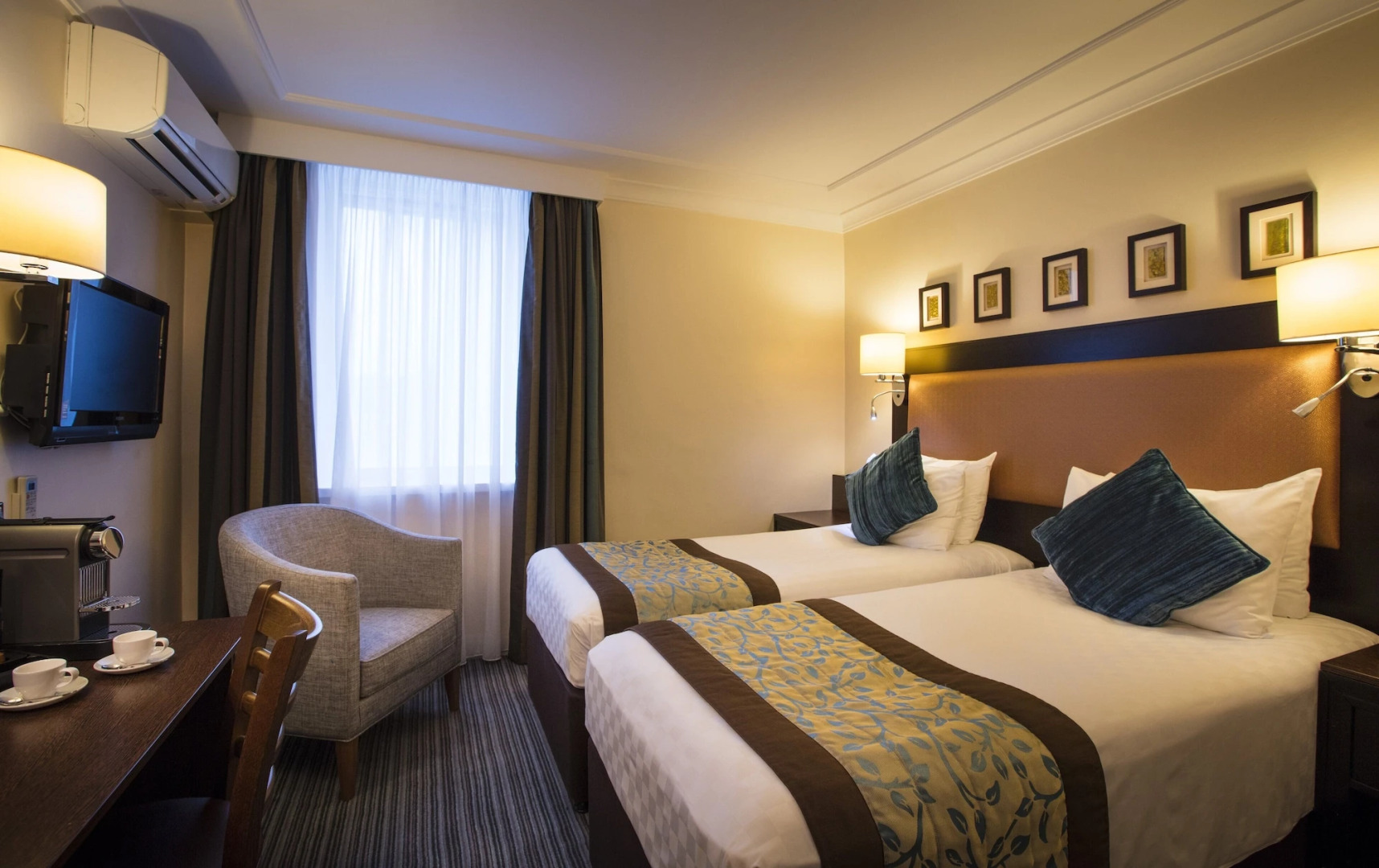 Photo - Thistle London Heathrow Terminal 5