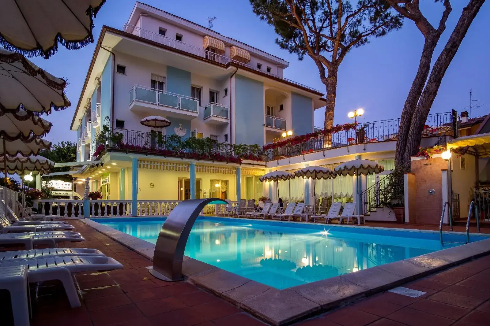 Photo - Hotel Villa dei Fiori - sul mare con piscina