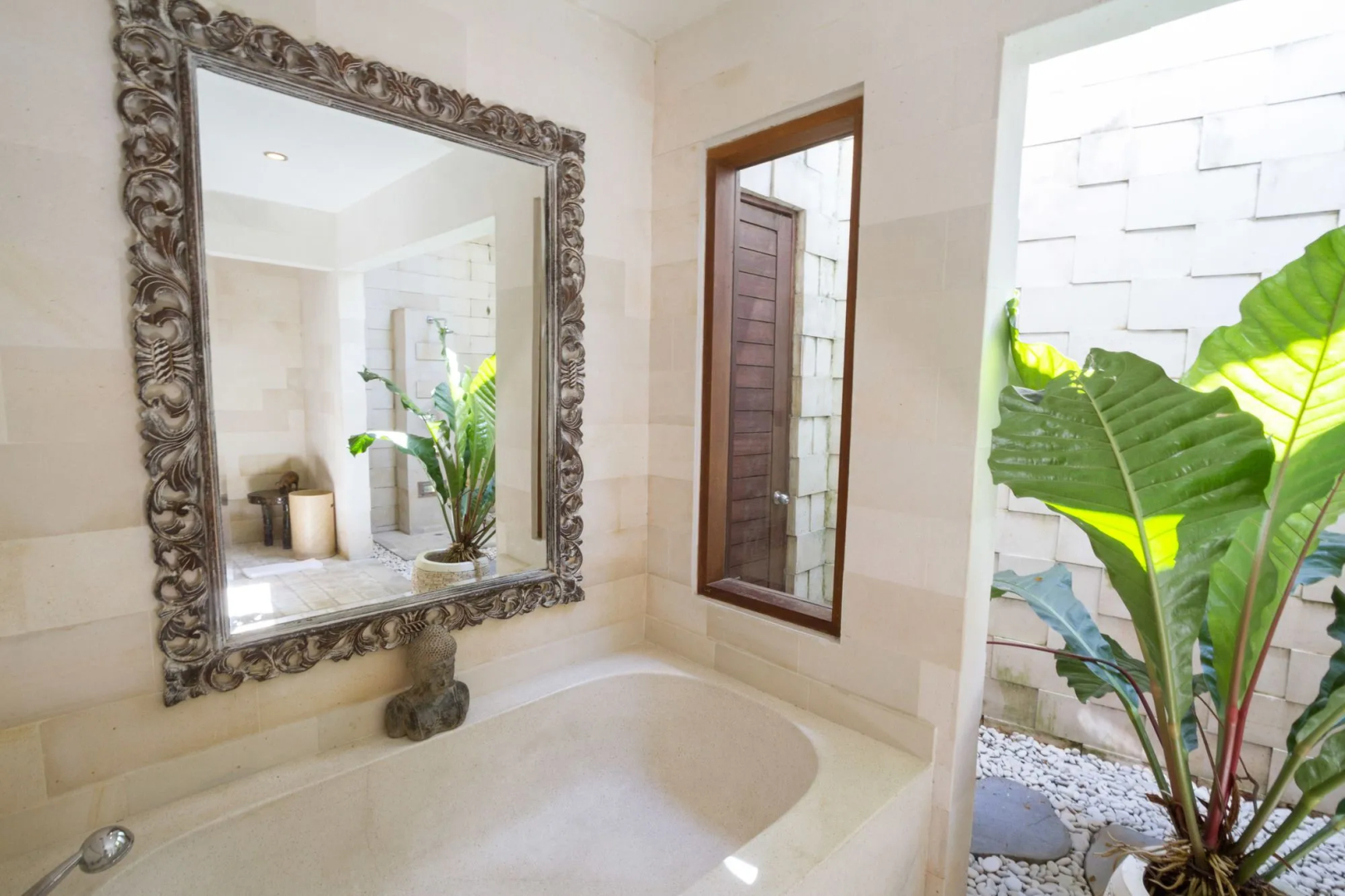 Foto - Villa Martine - Fantastic 5BR Villa - Perfect Location in Seminyak