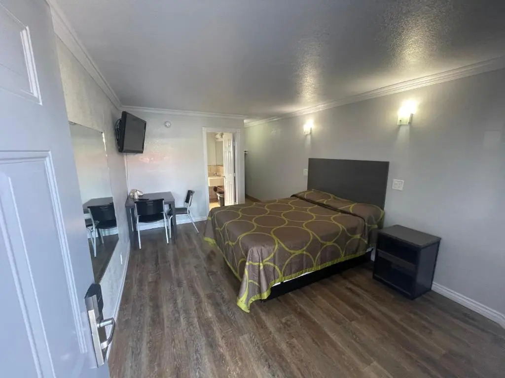 Photo - Seaway Motel