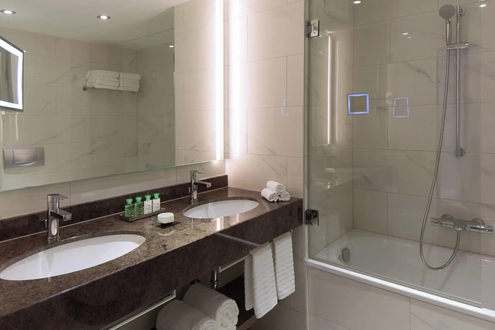 Photo - Renaissance Hamburg Hotel