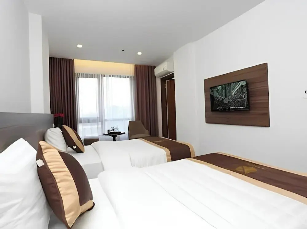 Photo - A89 Rosarian Hotel