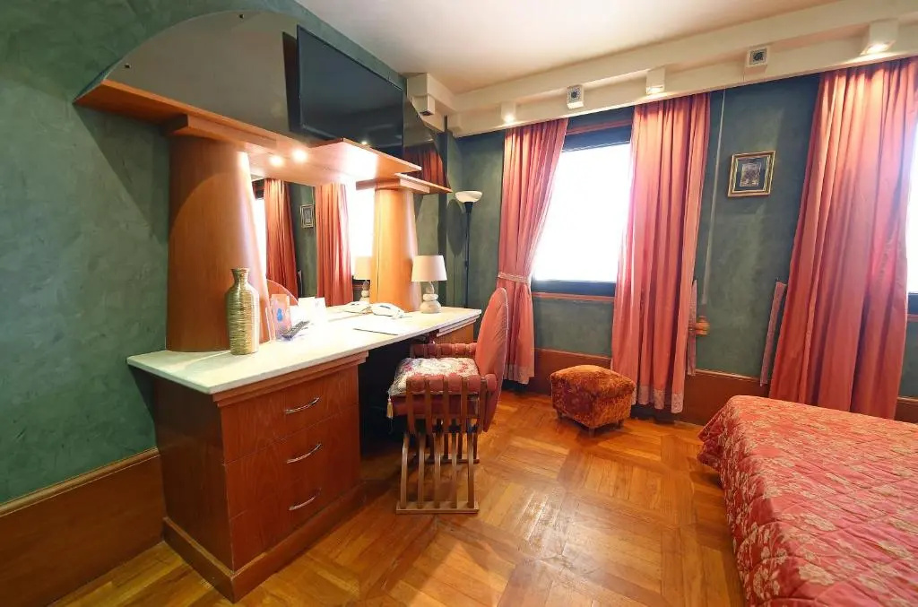 Photo - HR Hotel