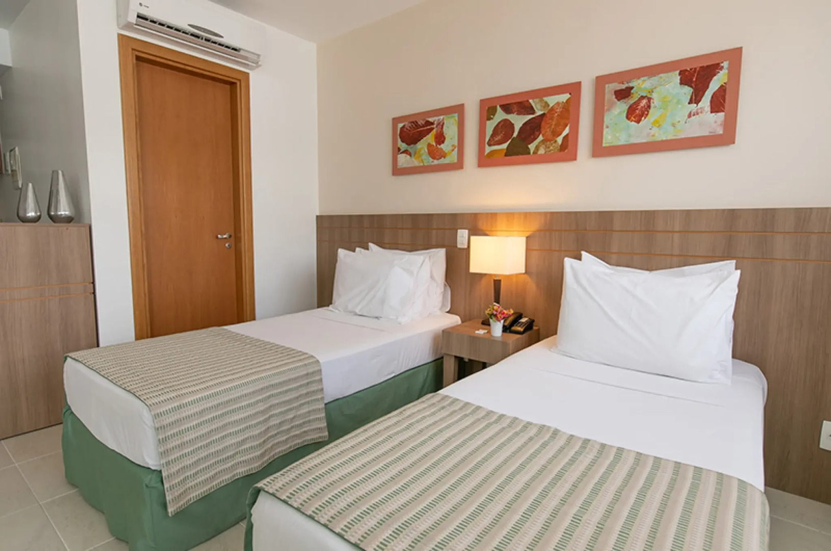 Photo - Saint Moritz Hplus Express