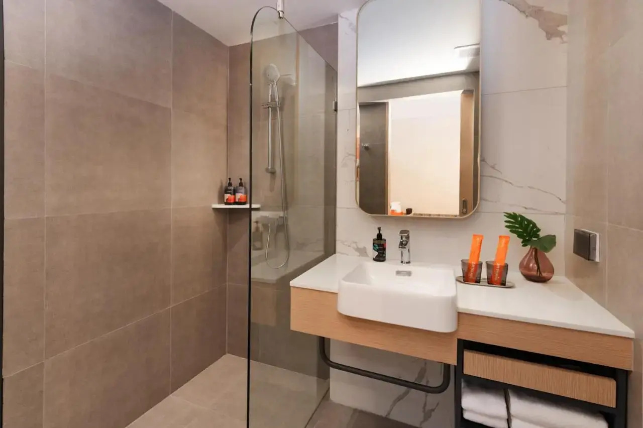 Photo - Lumen Bangkok Udomsuk Station